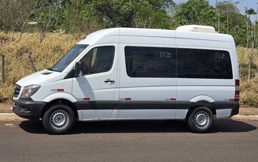 Venda de Van Sprinter Teto Alto Usado