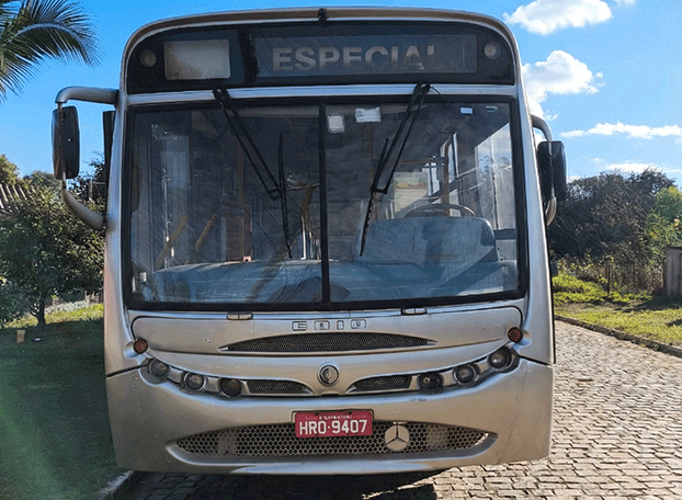 Ônibus executivo Mercedes Benz 2006, 40 passageiros Carroceria Induscar Apache. Motor dianteiro, Documentação Escolar, revisado.
